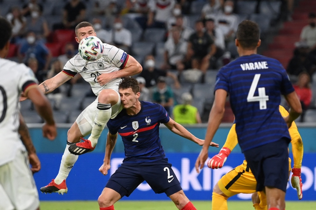 Benjamin Pavard có dấu hiệu sa sút từ World Cup 2018 và càng xuống phong độ sau chấn thương ở đầu trong trận gặp Đức