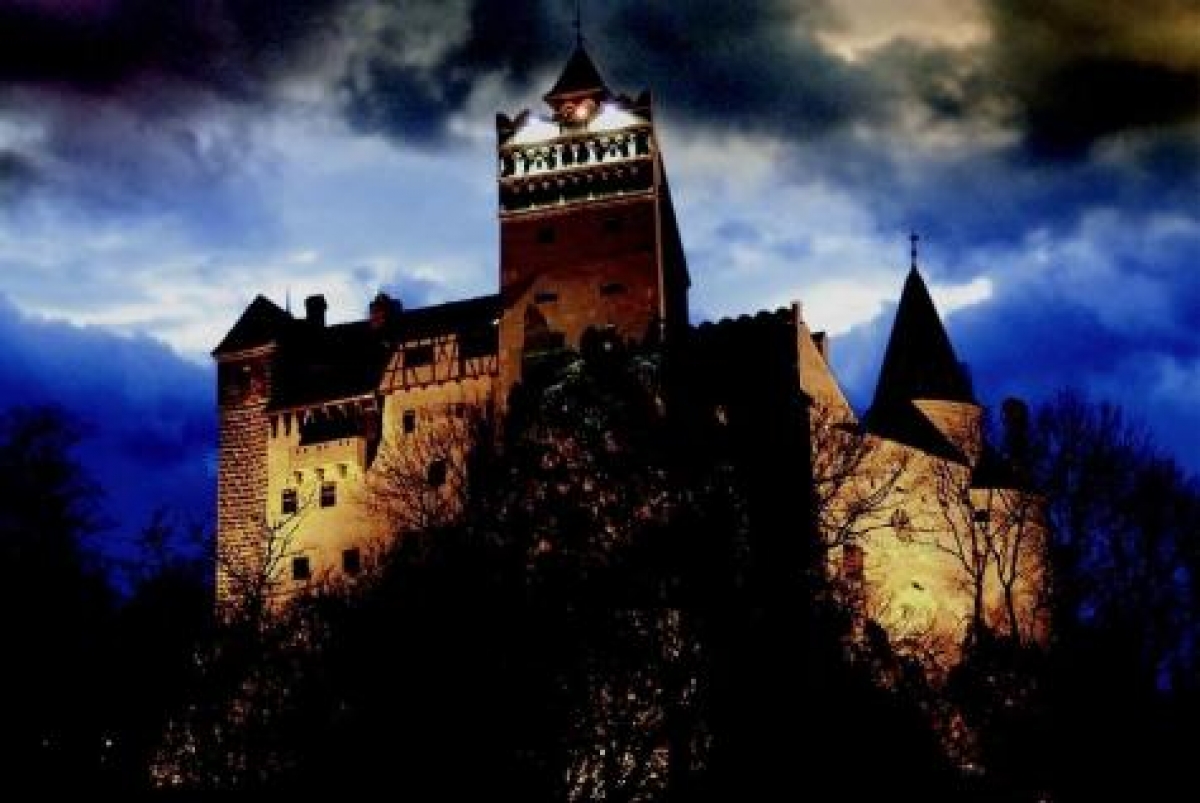 Sự nổi tiếng của nhân vật Dracula khiến hàng năm một lượng lớn du khách đổ về lâu đài Bran