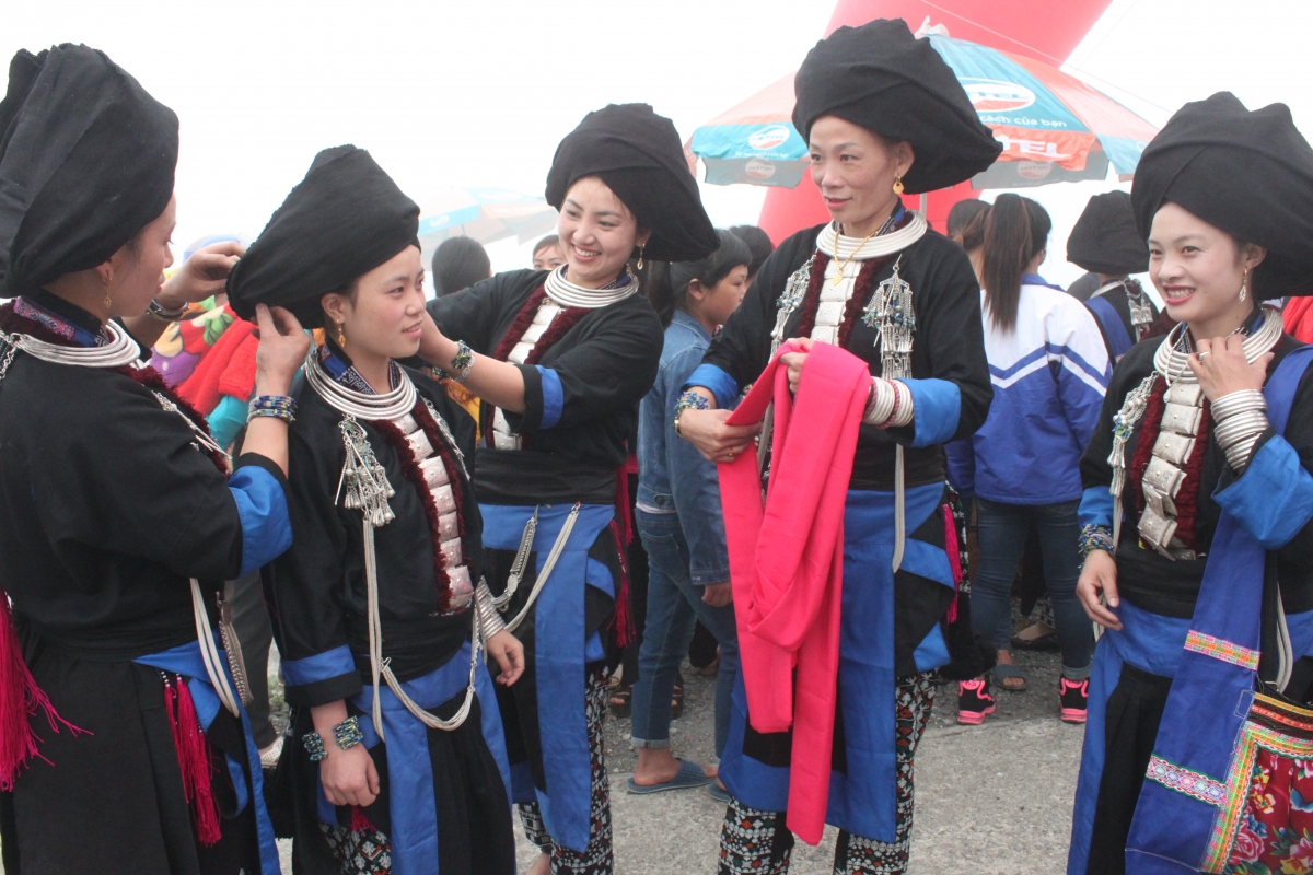 Phụ nữ dân tộc Dao ở Sìn Hồ, Lai Châu