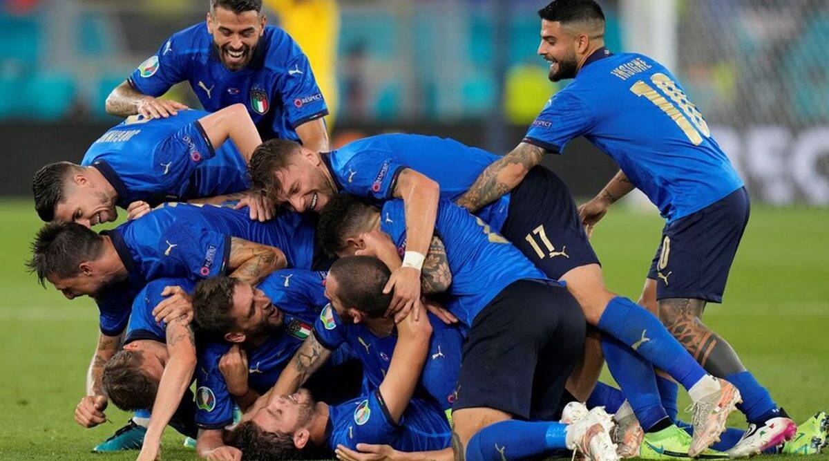 Azzurri đi vào lịch sử các kỳ Euro với tư cách đội đầu tiên toàn thắng 3 trận vòng bảng mà không để thủng lưới lần nào