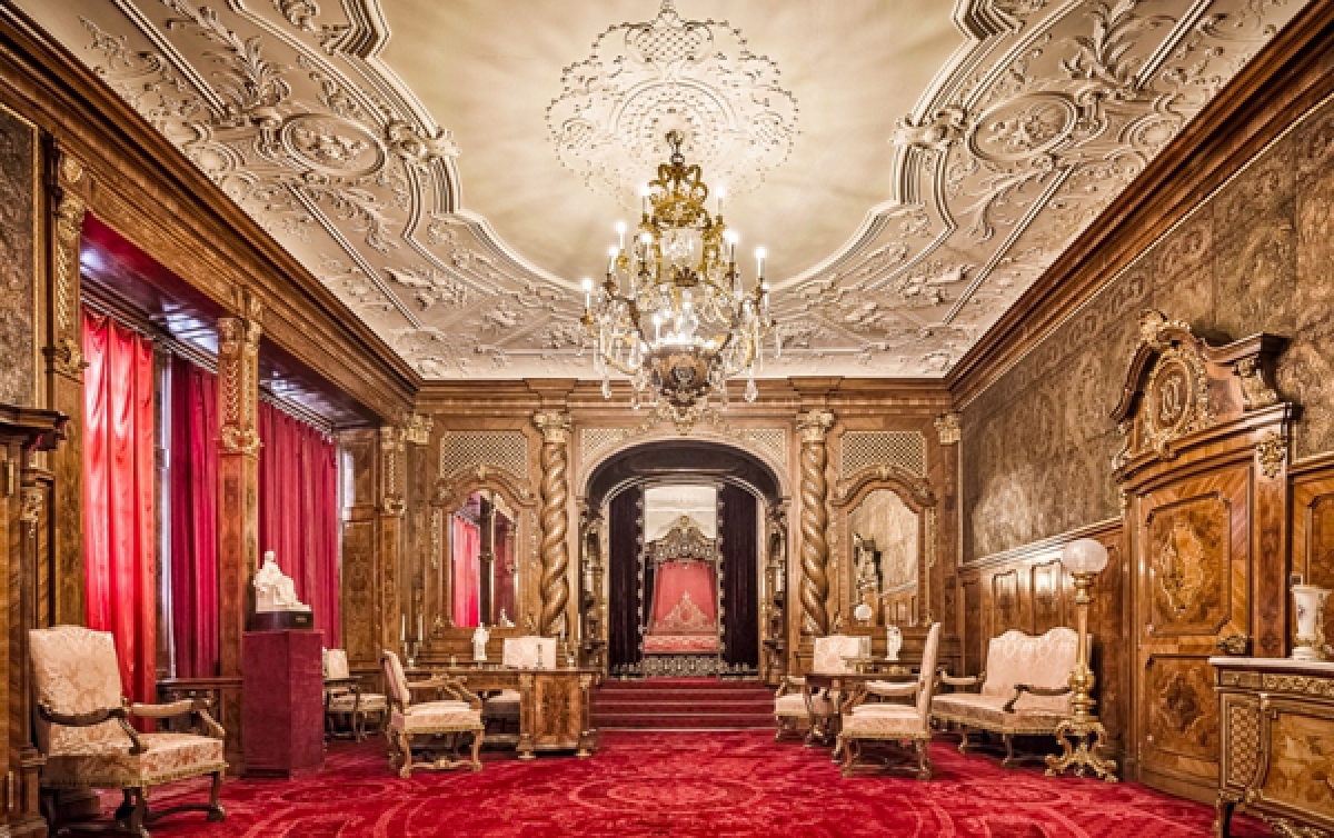 Nội thất bên trong Cung điện Peles đa số được dát vàng cho thấy sự xa hoa của chủ nhân nó - Vua Carol Đệ nhất