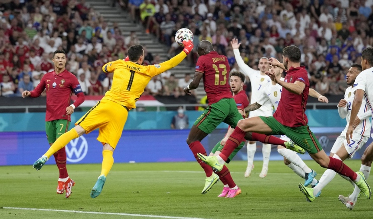 Nhà vô địch World Cup 2018 Pháp và nhà vô địch EURO 2016 Bồ Đào Nha đã diễn ra vô cùng kịch tính với màn rượt đuổi tỷ số đã kết thúc với kết quả hòa 2-2.