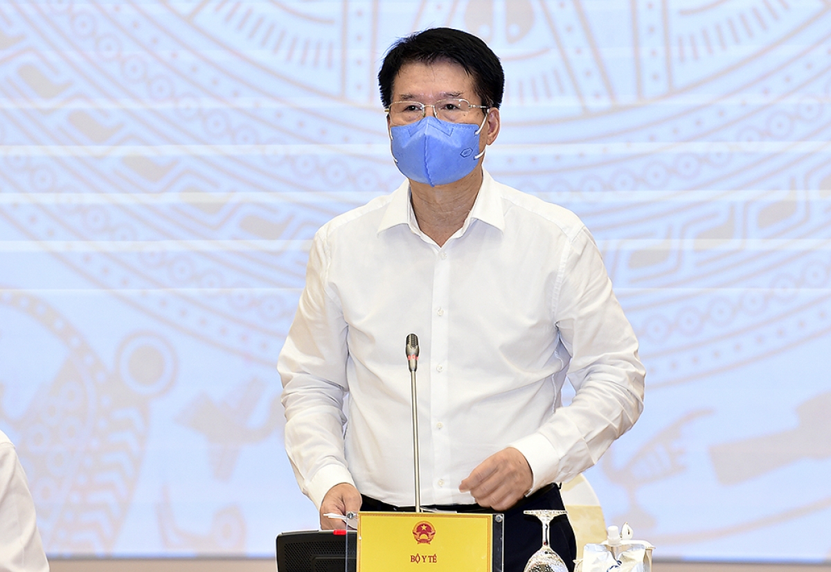 Thứ trưởng Bộ Y tế Trương Quốc Cường trả lời báo chí tại họp báo