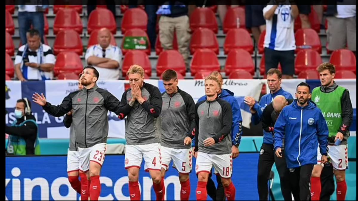 Một số cầu thủ Đan Mạch suy sụp cảm xúc sau tình huống xảy ra với đồng đội