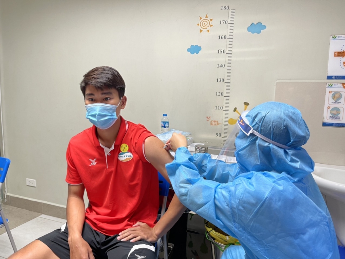 Các cầu thủ của CLB Viettel đã hoàn thành mũi tiêm vaccine thứ hai