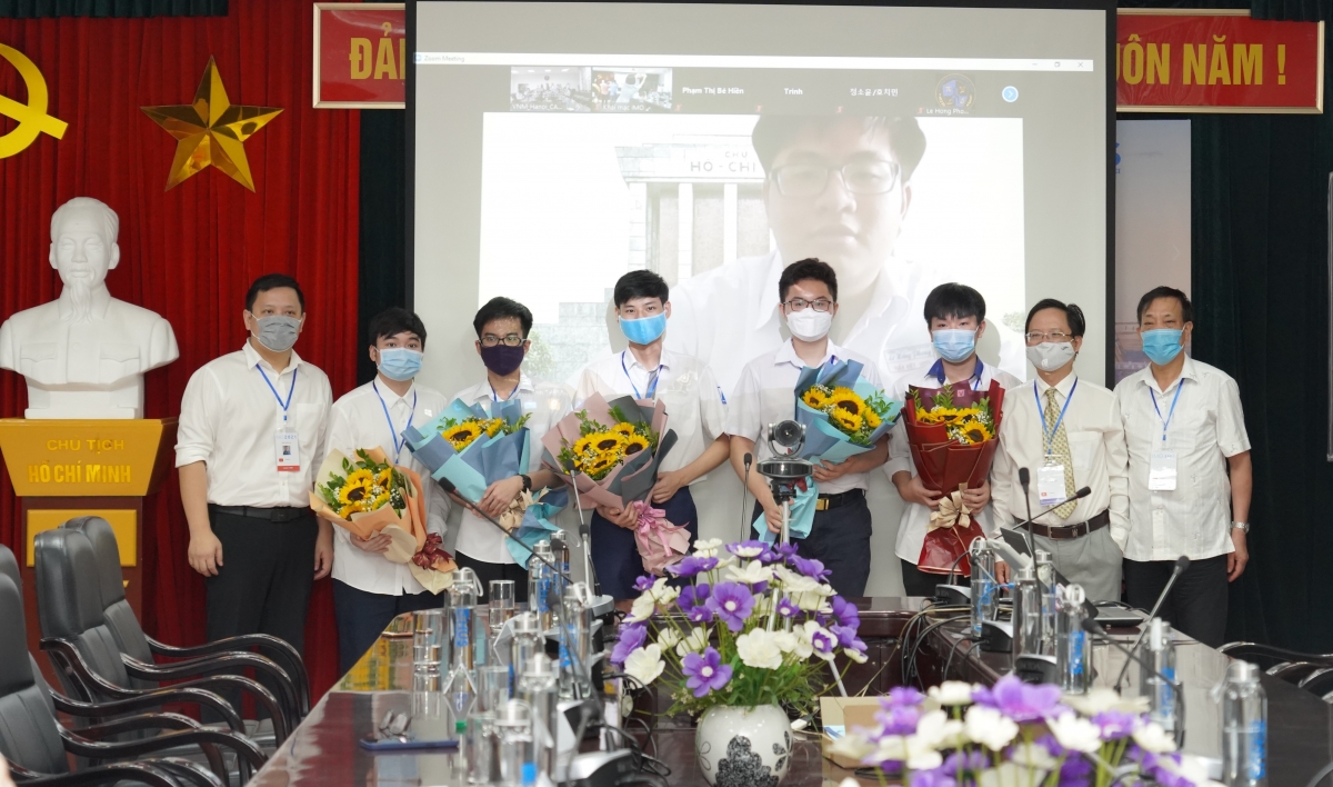 Đội tuyển IMO 2021 của Việt Nam gồm 06 học sinh