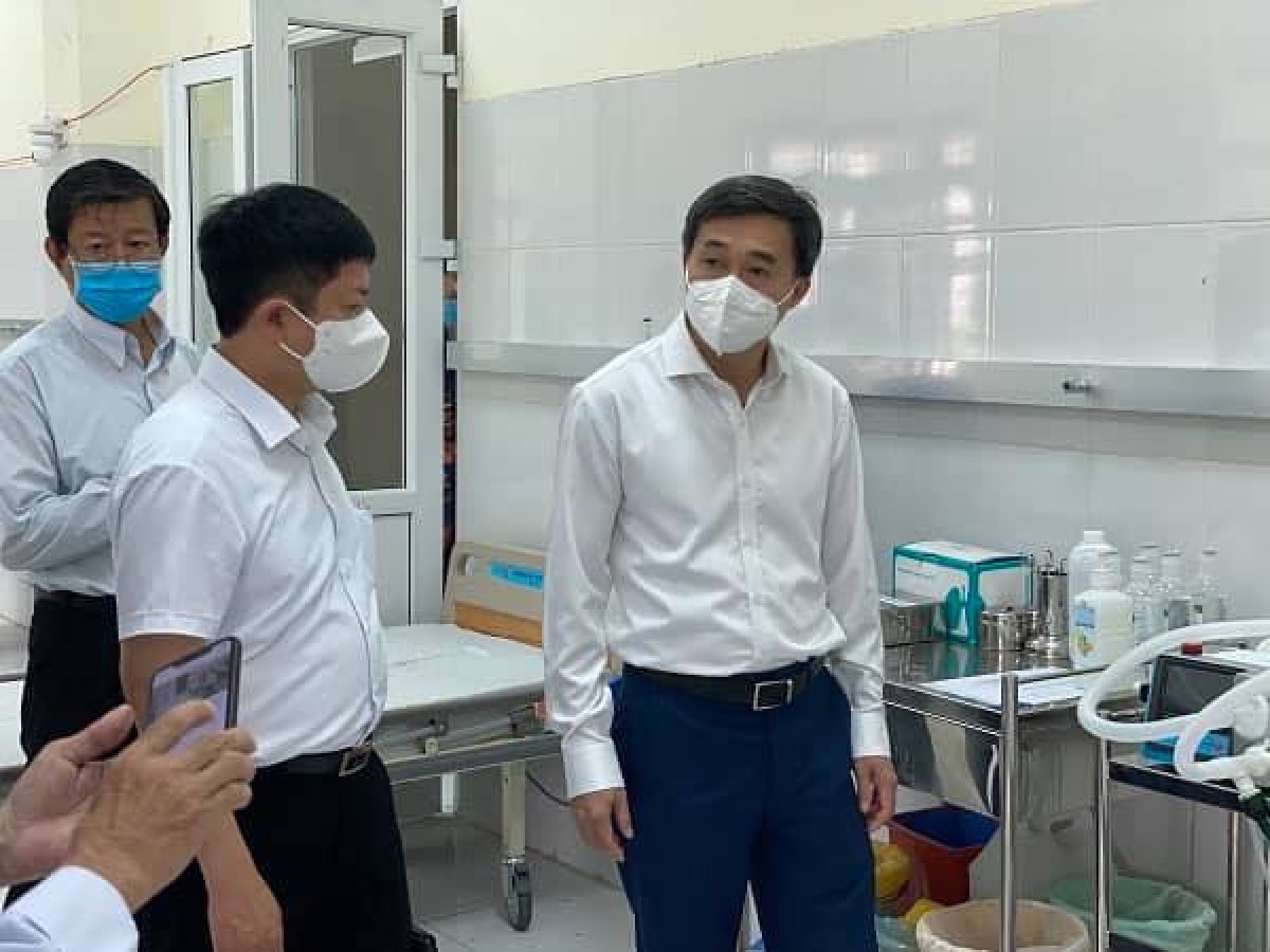 Thứ trưởng Bộ Y tế Trần Văn Thuấn đi kiểm tra công tác p/c dịch Covid-19 tại tỉnh Bình Dương