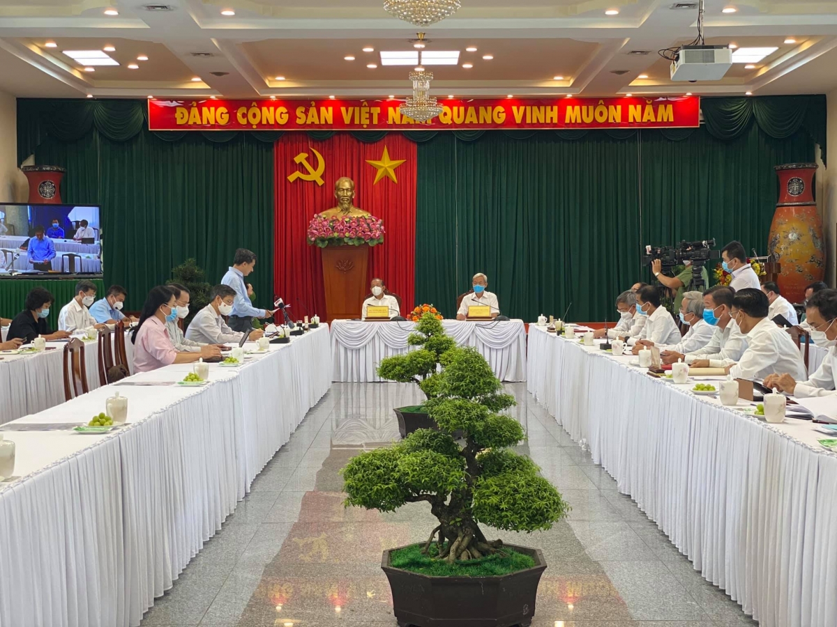 GS. TS Trần Văn Thuấn, Thứ trưởng Bộ Y tế phát biểu tại buổi làm việc