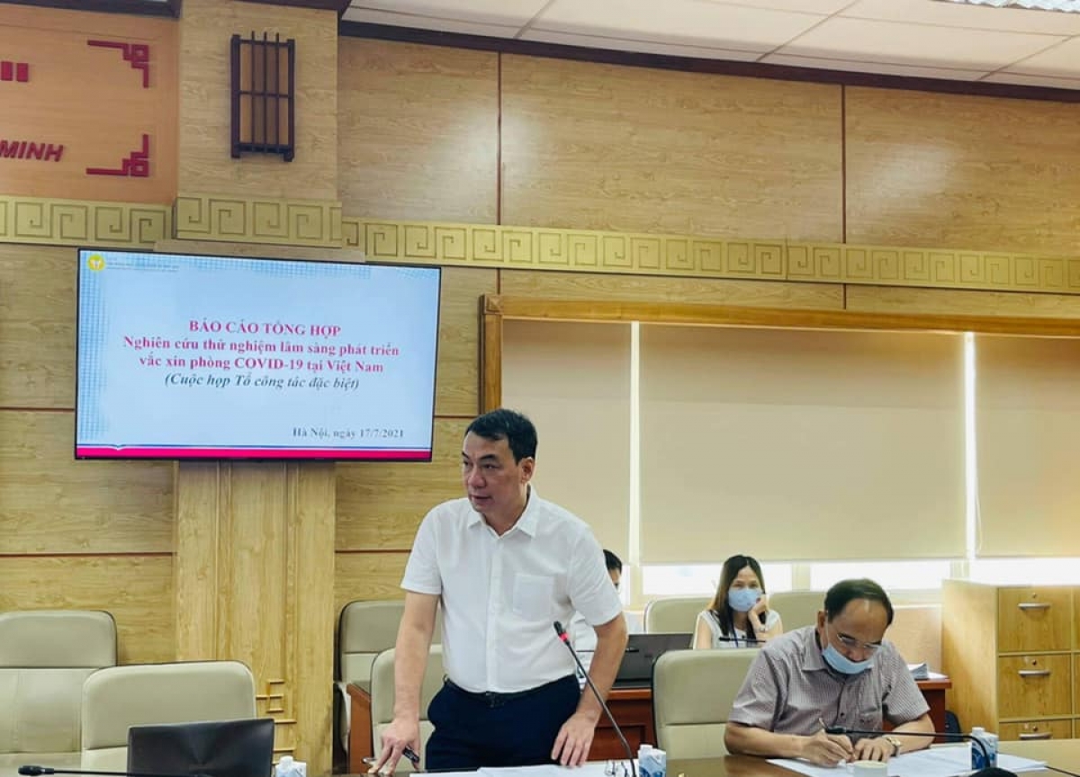 Ông Ngô Quang-Cục Khoa học công nghệ và Đào tạo Bộ Y tế báo cáo tại cuộc họp