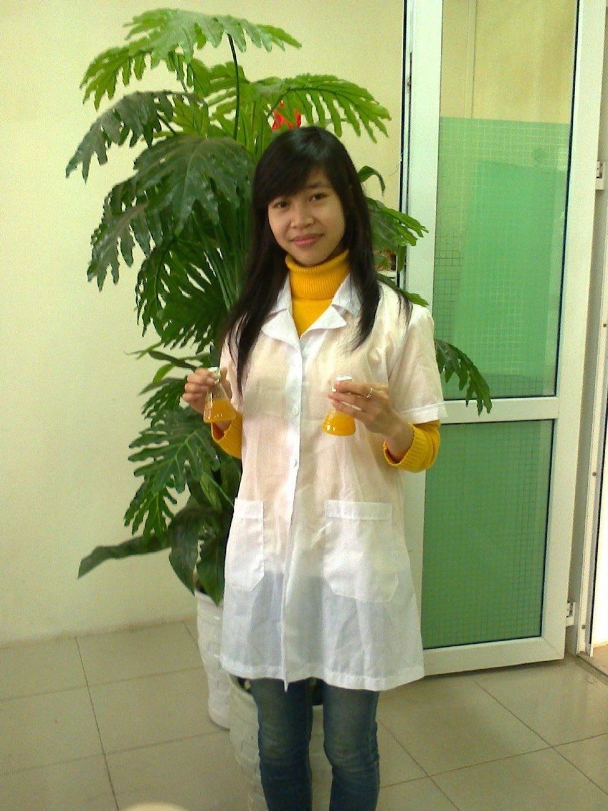 Tú Đinh là sinh viên ngành Công nghệ sinh học và Ngôn ngữ Anh tại Trường ĐH Mở Hà Nội