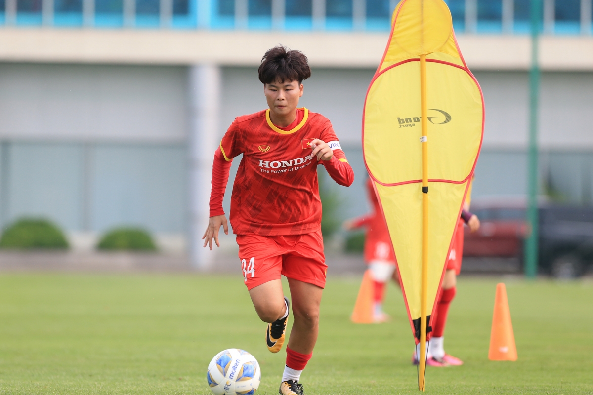Trần Thị Thu Xuân là một trong những cầu thủ trẻ được đôn lên từ đội tuyển U19 nữ Quốc gia