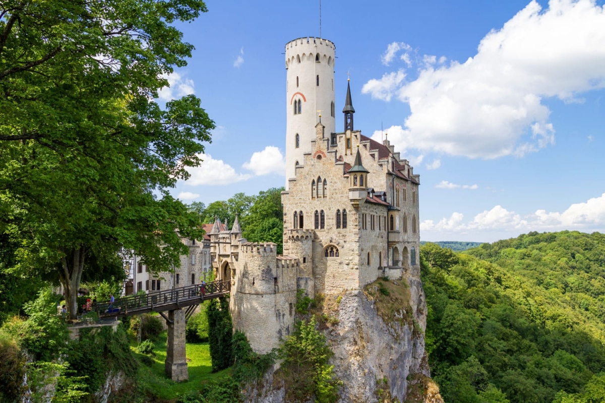 Lâu đài Lichtenstein lấy cảm hứng từ tiểu thuyết lãng mạn cùng tên