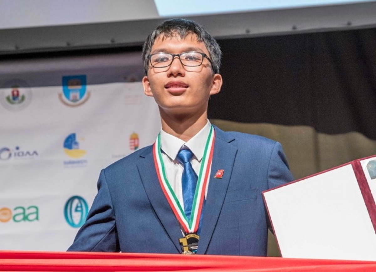Nguyễn Mạnh Quân, Học sinh Trường THPT chuyên Hà Nội - Amsterdam đã xuất sắc đoạt HCV Olympic Vật Lý năm 2021