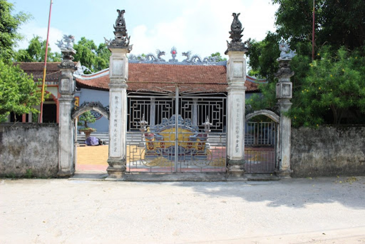 Đền thờ làng Vọng Nguyệt, nơi thờ công chúa Lý Nguyệt Sinh và Phò mã Đô úy thượng hầu Đại vương, nơi còn lưu giữ tấm văn bia "Cổ tích thần bi" do Ngô Nhân Triệt soạn năm 1642. Ảnh: Internet
