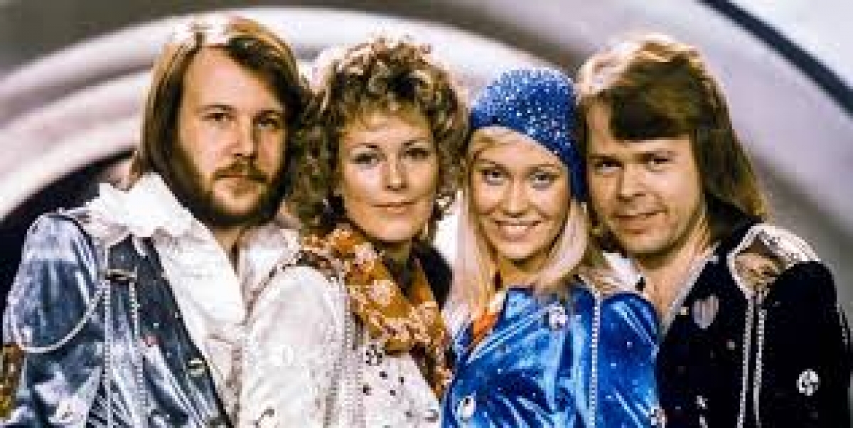 Agnetha Falskog (áo xanh) cùng các thành viên ABBA thời kì đỉnh cao