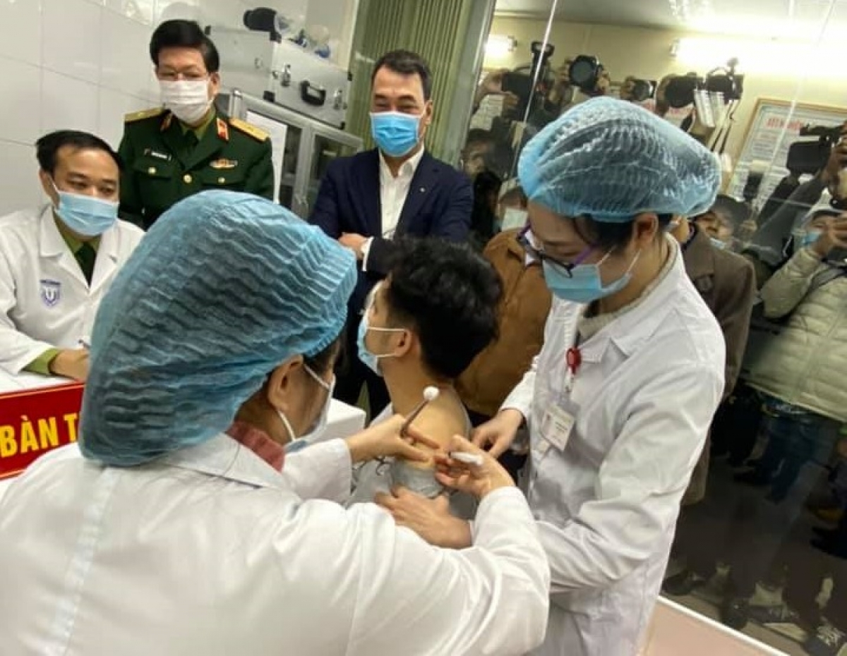 Tình nguyện viên tiêm thử nghiệm vaccine Nanocovax