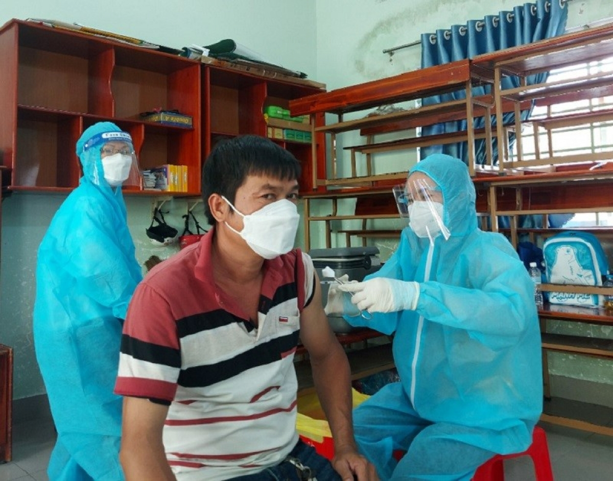 Tây Ninh tận dụng các trường học để tăng tốc
tiêm chủng vaccine ngừa Covid-19 cho người dân