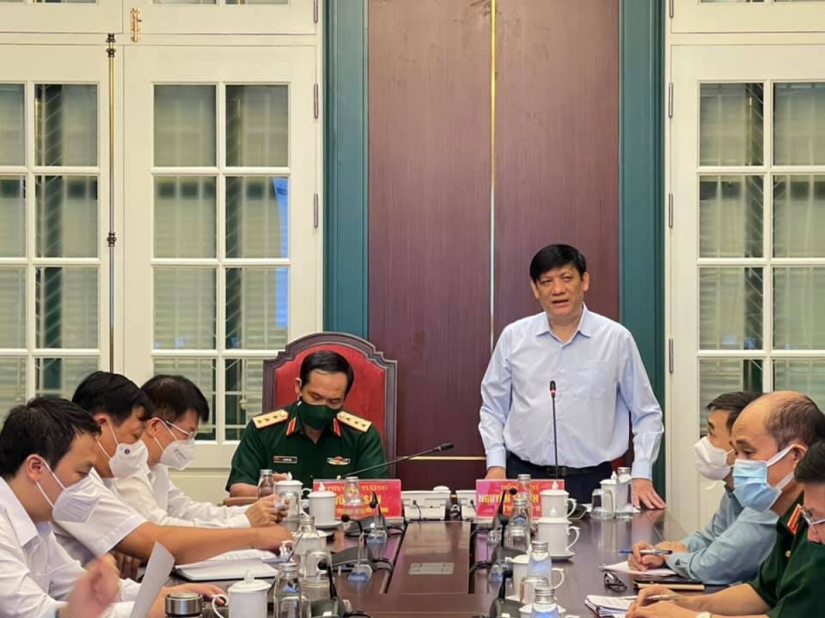 Bộ trưởng Bộ Y tế Nguyễn Thanh Long tại cuộc họp