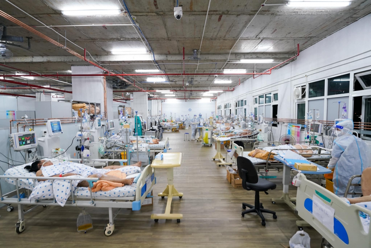 Hiện có nhiều bệnh nhân nặng khác cũng đang được chăm sóc tích cực
tại Trung tâm Hồi sức người bệnh Covid-19 đặt ở Bệnh viện Quốc tế City