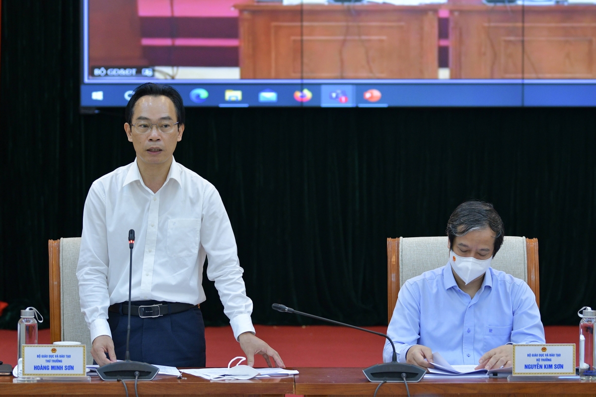 Thứ trưởng Bộ GD-ĐT Hoàng Minh Sơn phát biểu tại Hội nghị 