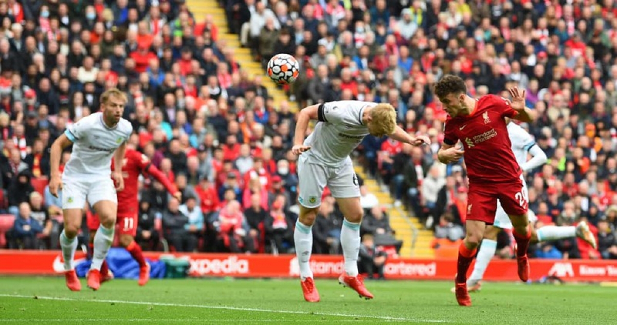Jota ghi bàn từ pha đánh đầu mở tỷ số cho Liverpool ở phút 18. Ảnh: Getty Images.