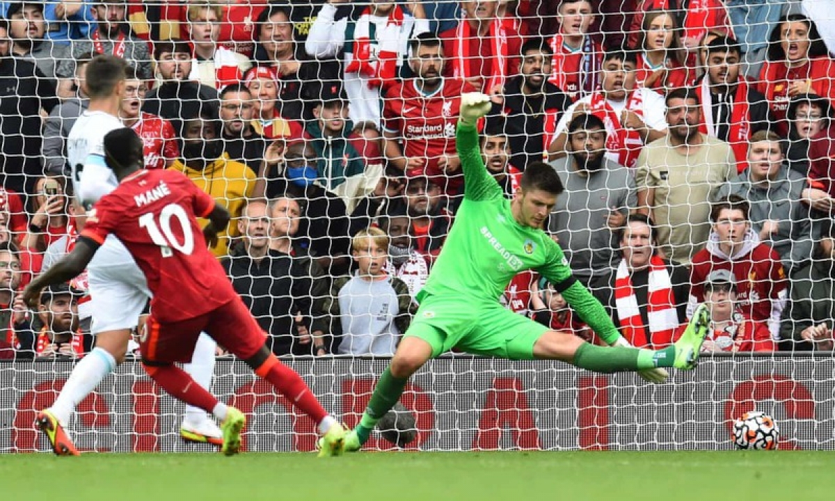 Mane ghi bàn ấn định chiến thắng 2-0 cho Liverpool. Ảnh: EPA. 