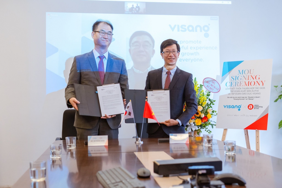 Ông Vũ Trọng Đại (bên phải) trong lễ ký kết hợp tác xuất bản với tập đoàn Visang (Hàn Quốc). Nguồn: Internet