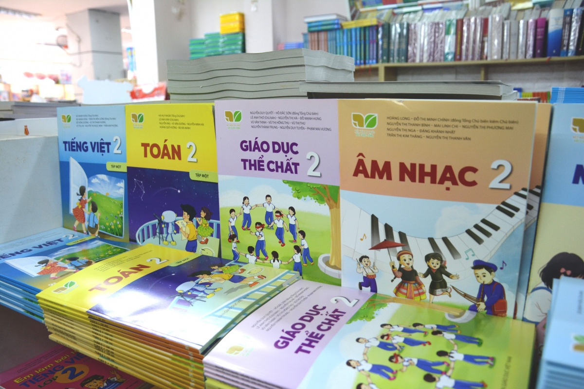 NXBGD Việt Nam đã đề xuất với Bộ GD&amp;ĐT để kiến nghị các cơ quan liên quan coi SGK là mặt hàng thiết yếu, được tạo điều kiện thuận lợi trong việc kinh doanh, lưu thông đáp ứng nhu cầu của học sinh, giáo viên trong tình hình dịch bệnh COVID-19