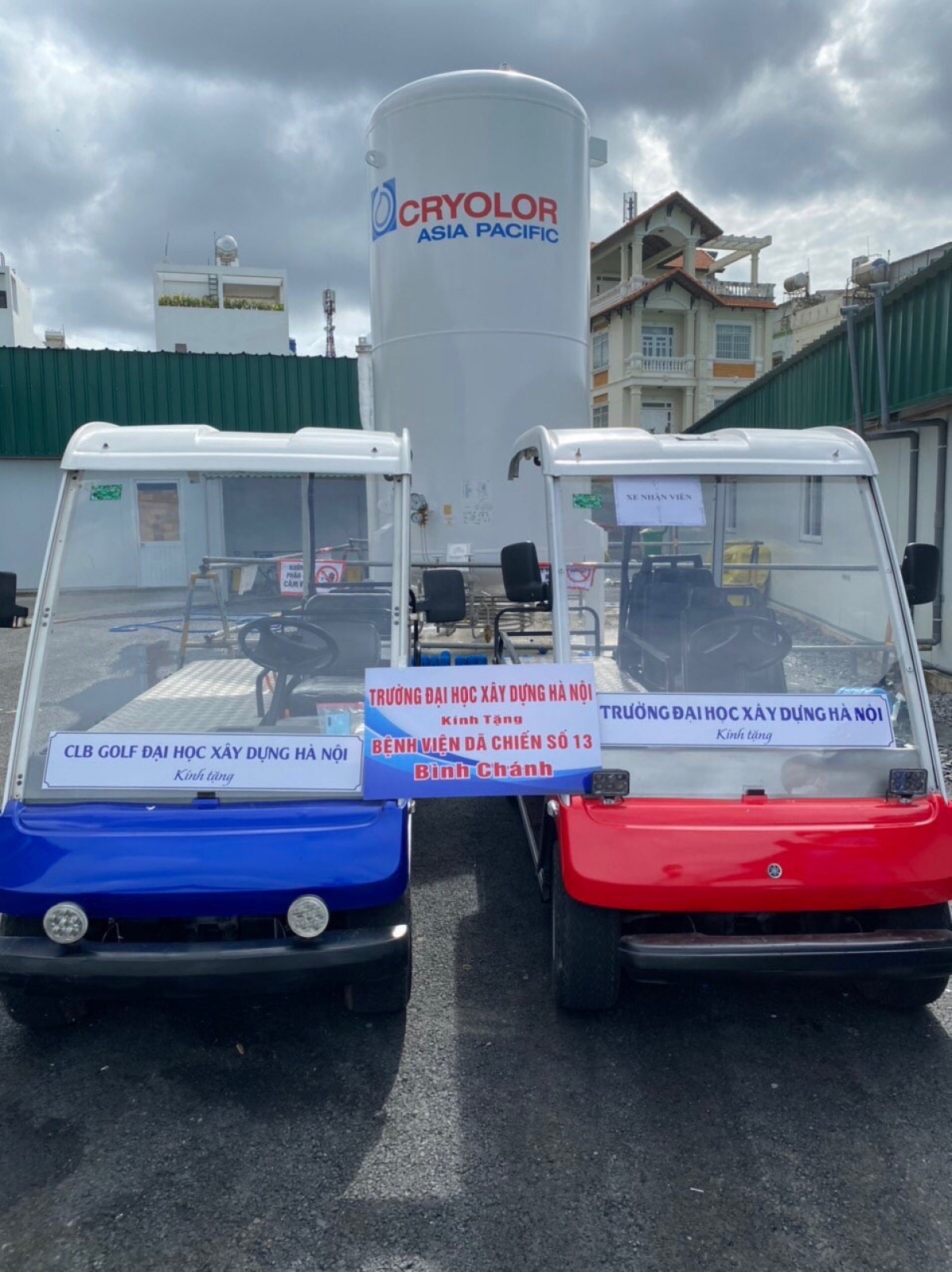 2 trong số 4 chiếc xe điện Trường ĐH Xây dựng Hà Nội
tặng Bệnh viện dã chiến số 13 Bình Chánh TP. Hồ Chí Minh 