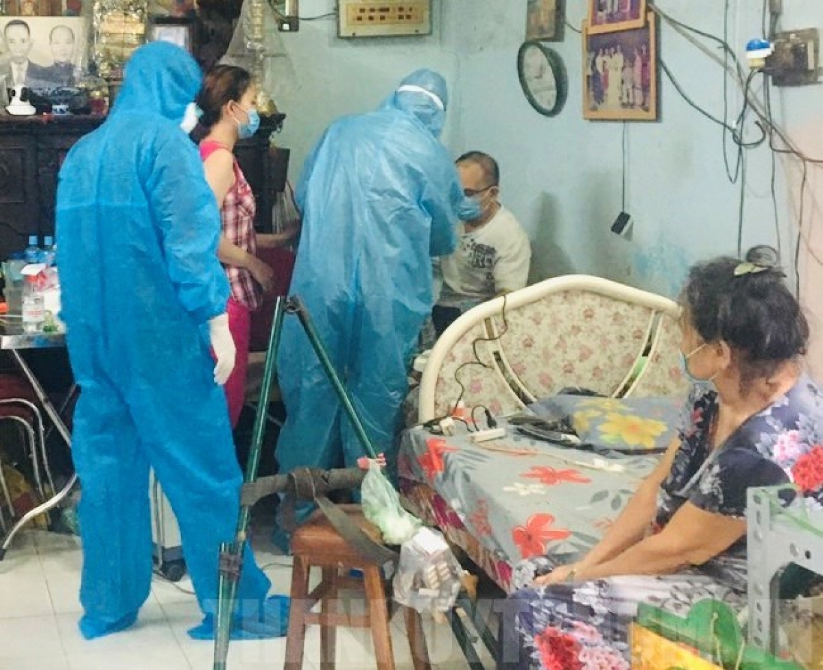 Chăm sóc bệnh nhân Covid-19 tại nhà ở TP Hồ Chí Minh 