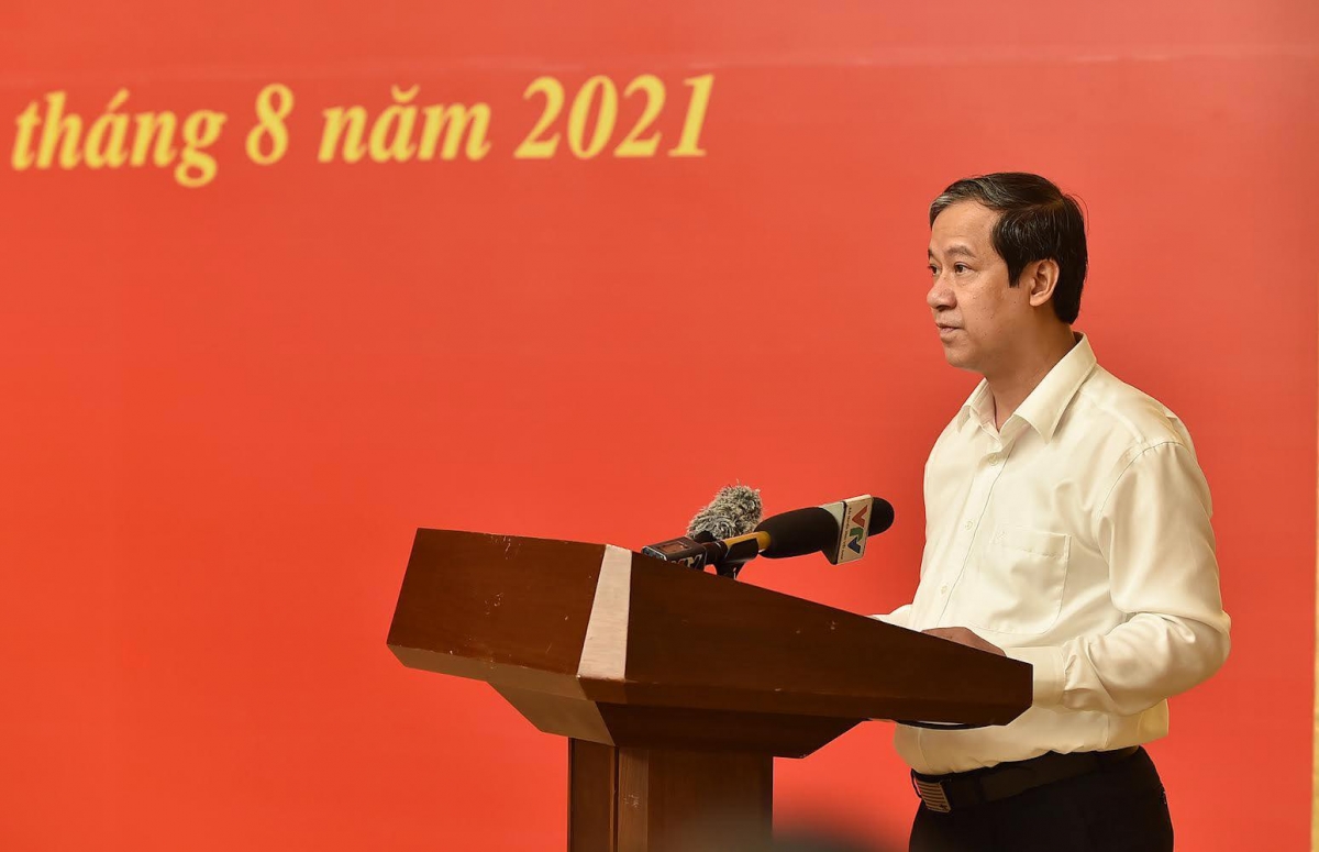 Tại hội nghị tổng kết năm học 2020-2021 và triển khai các nhiệm vụ năm học 2021-2022, Bộ trưởng Nguyễn Kim Sơn nhấn mạnh, Ngành giáo dục sẽ triển khai các biện pháp hữu hiệu để khắc phục bệnh thành tích trong giáo dục. Tăng cường yếu tố thực nghiệp, thực chất, thực học.
