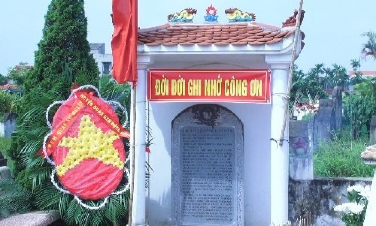 Phần mộ anh hùng liệt sĩ Trương Văn Tôn ở Phú Thịnh, Kim Động (Ảnh:hungyentv.vn)