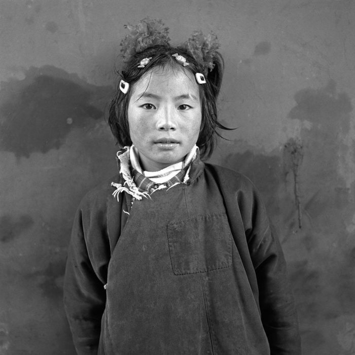 Nhiếp ảnh gia Larry Snider đã thực hiện 5 chuyến đi đến Tây Tạng (Trung Quốc). Đa phần, anh chọn đến Thanh Hải, một tỉnh khá xa thành phố Lhasa, để tìm hiểu cuộc sống người dân.