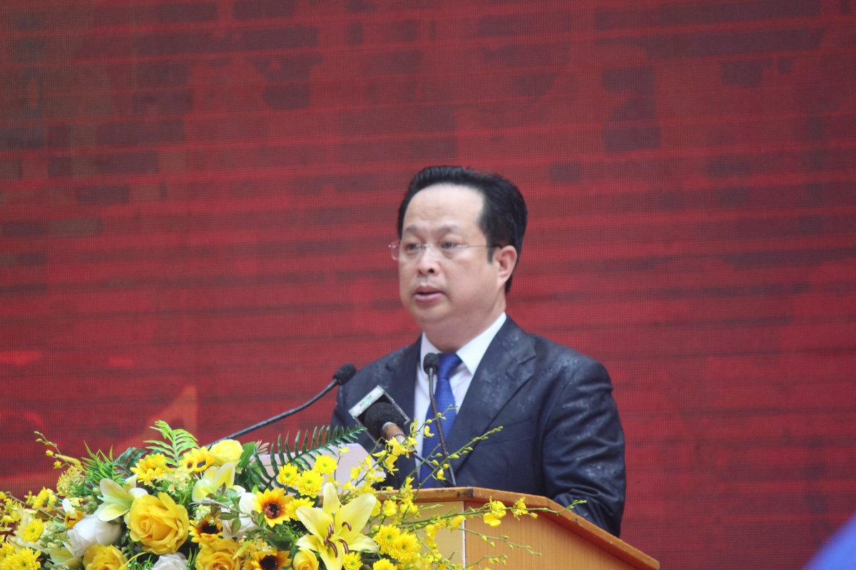 Ông Trần Thế Cương, Giám đốc Sở Giáo dục và Đào tạo Hà Nội
đọc thư của Chủ tịch nước