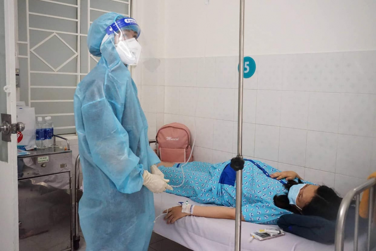 BS điều trị cho các sản phụ mắc Covid-19 tại BV Hùng Vương