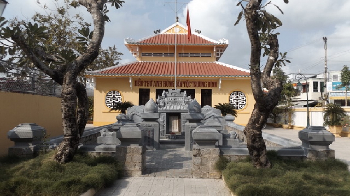 Lăng mộ và đền thờ Bình Tây Đại Nguyên Soái Trương Định tại Gò Công, Tiền Giang. Nguồn: Internet