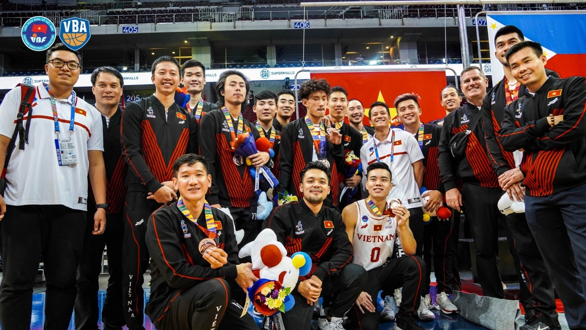 Đội tuyển bóng rổ Việt Nam với tấm huy chương lịch sử giành được tại SEA Games 30