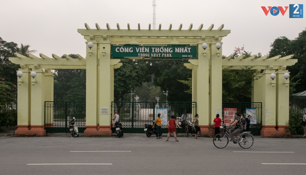 Một số điểm tập luyện ngoài trời quen thuộc với người dân Thủ đô như công viên Thống Nhất (quận Hai Bà Trưng), công viên Gandhi (quận Đống Đa)… vẫn chưa mở cửa trở lại.
