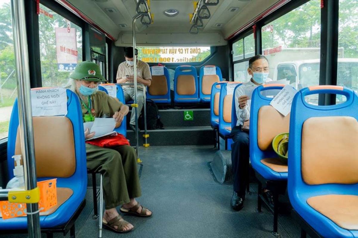 Từ 21/9, xe buýt Hà Nội được yêu cầu vận chuyển khách không quá 50% số chỗ ngồi
