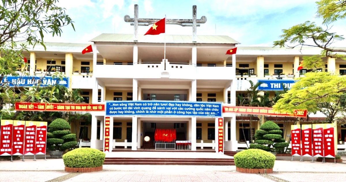 Khuôn viên trường Lê Văn Thiêm sẵn sàng cho lễ khai giảng chung cho toàn ngành giáo dục tỉnh Hà Tĩnh