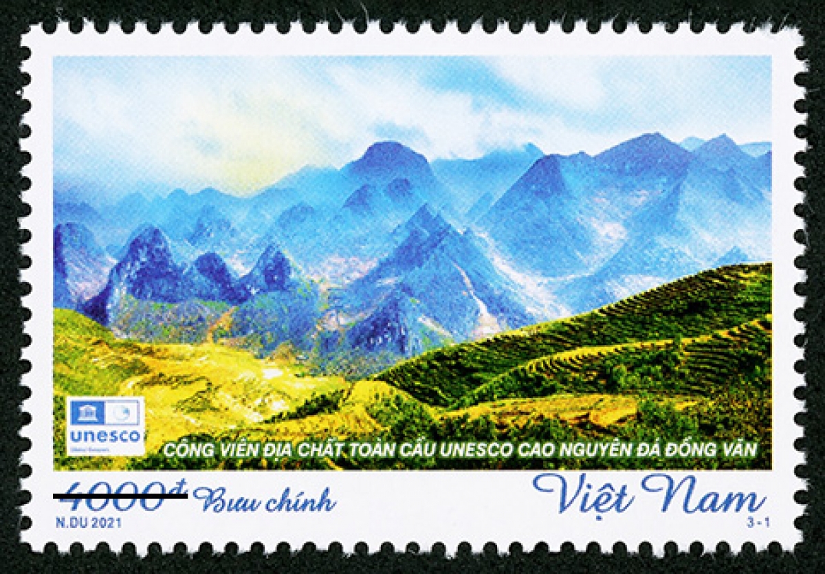 Mẫu tem giới thiệu "Công viên địa chất toàn cầu UNESCO cao nguyên đá Đồng Văn" được UNESCO công nhận ngày 3/10/2010, nằm ở vùng núi cực Bắc của Việt Nam, có diện tích 2.356,8 km² và độ cao trung bình khoảng 1.400 - 1.600 m