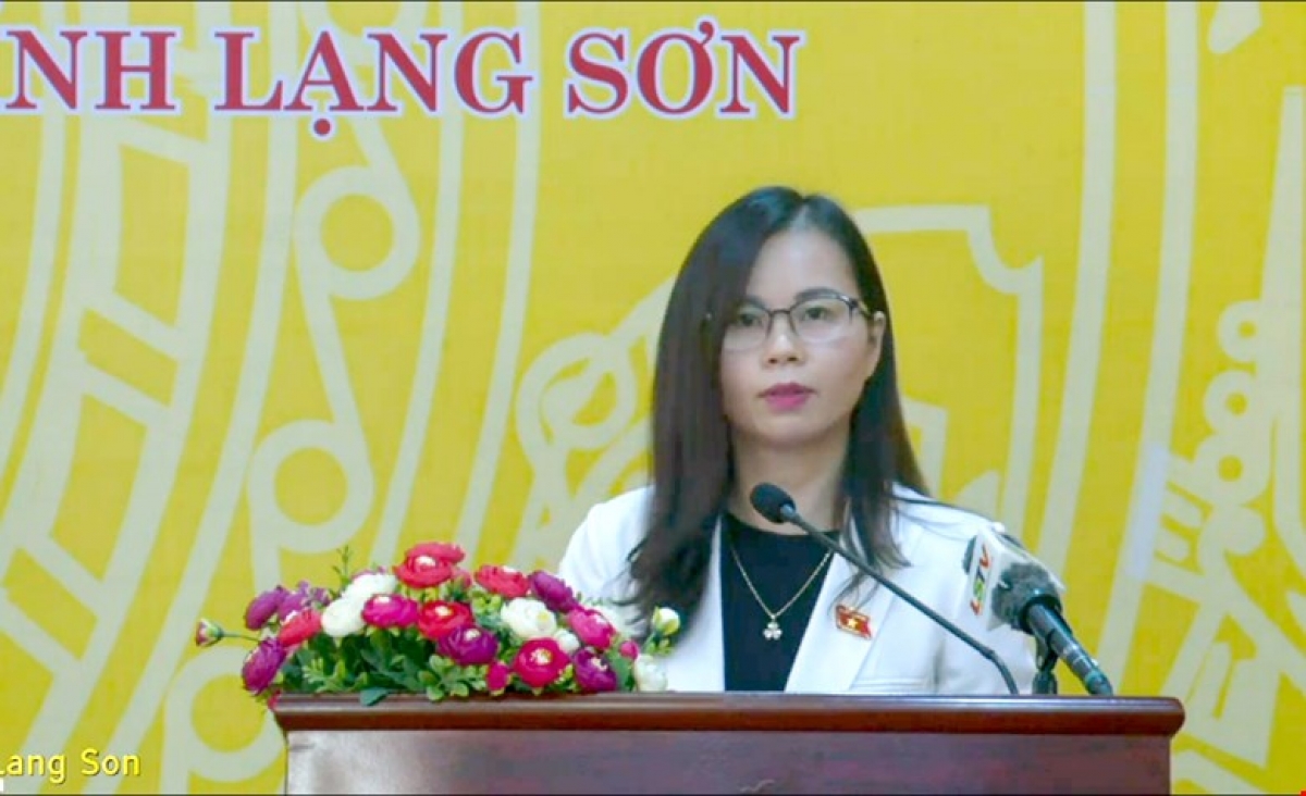Đại biểu Chu Thị Hồng Thái - Đoàn ĐBQH tỉnh Lạng Sơn, thảo luận trực tuyến tại điểm cầu Lạng Sơn