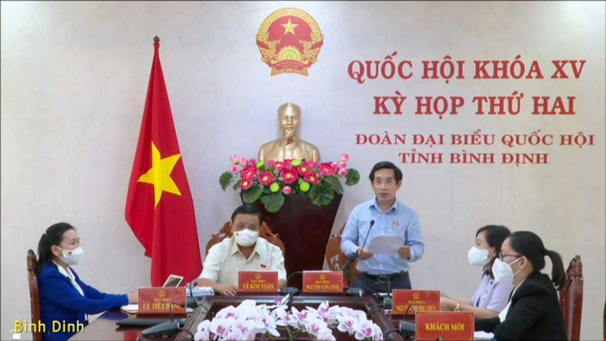 Đại biểu Nguyễn Văn Cảnh thảo luận trực tuyến tại điểm cầu Bình Định
