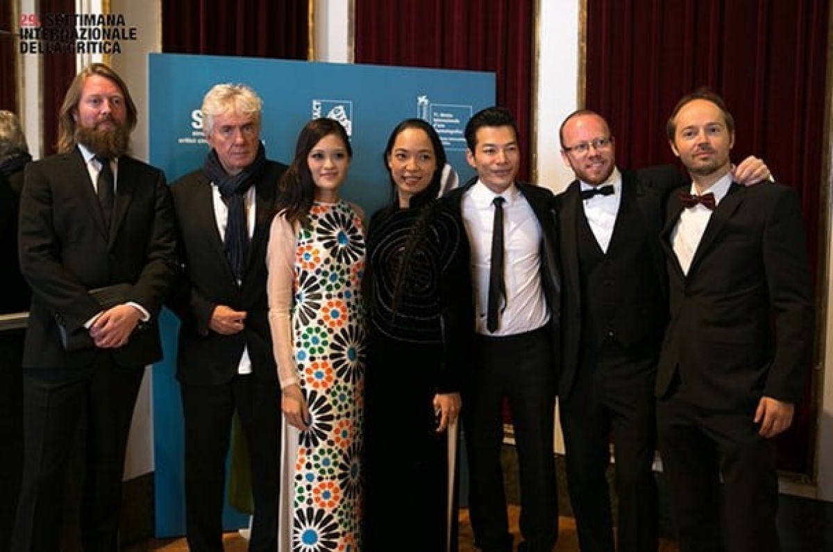 Đạo diễn Nguyễn Hoàng Điệp cùng đoàn phim "Đập cánh giữa không trung" tham dự Liên hoan phim Venice
