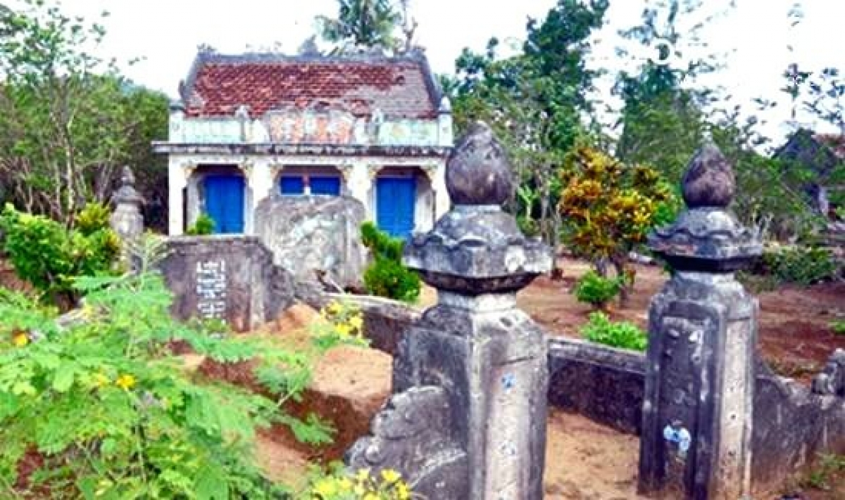Đền thờ và lăng mộ Bà Roi - Phạm Thị Tiên Điều trên Đảo Lý Sơn. Nguồn: Internet