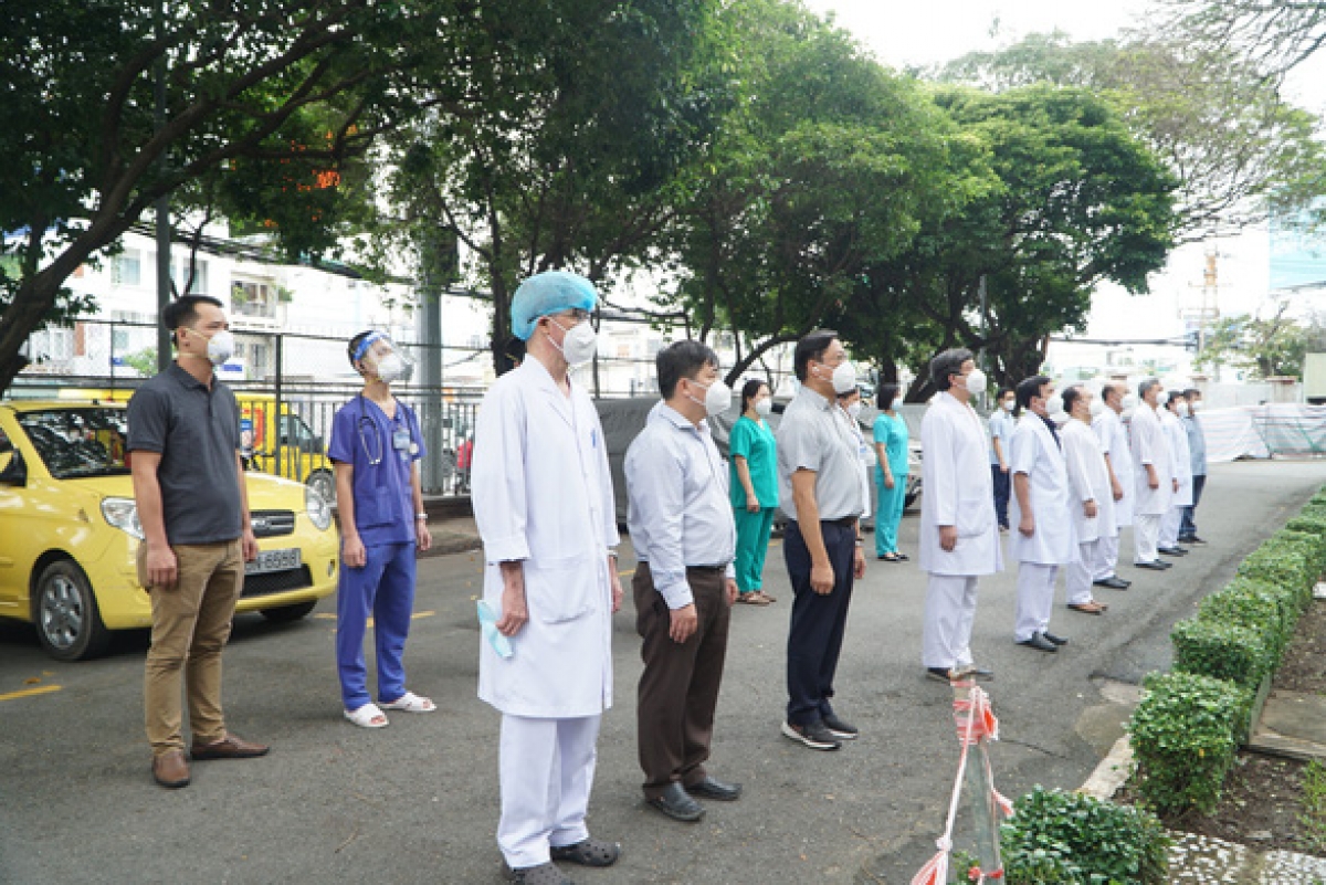 Các y bác sĩ  TP Hồ Chí Minh không ngơi nghỉ, lại tiếp tục lên đường hỗ trợ địa phương chống dịch
