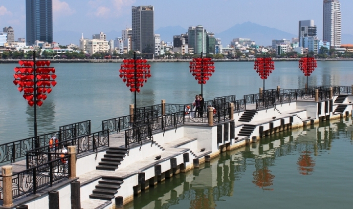 Cầu Tình yêu - Điểm check-in lý tưởng của du khách khi tới Đà Nẵng