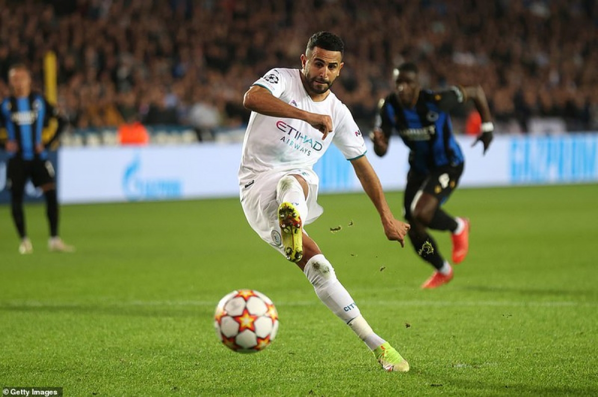 Mahrez lập được cú đúp giúp Man City đánh bại Club Brugge. Ảnh: Getty Images.