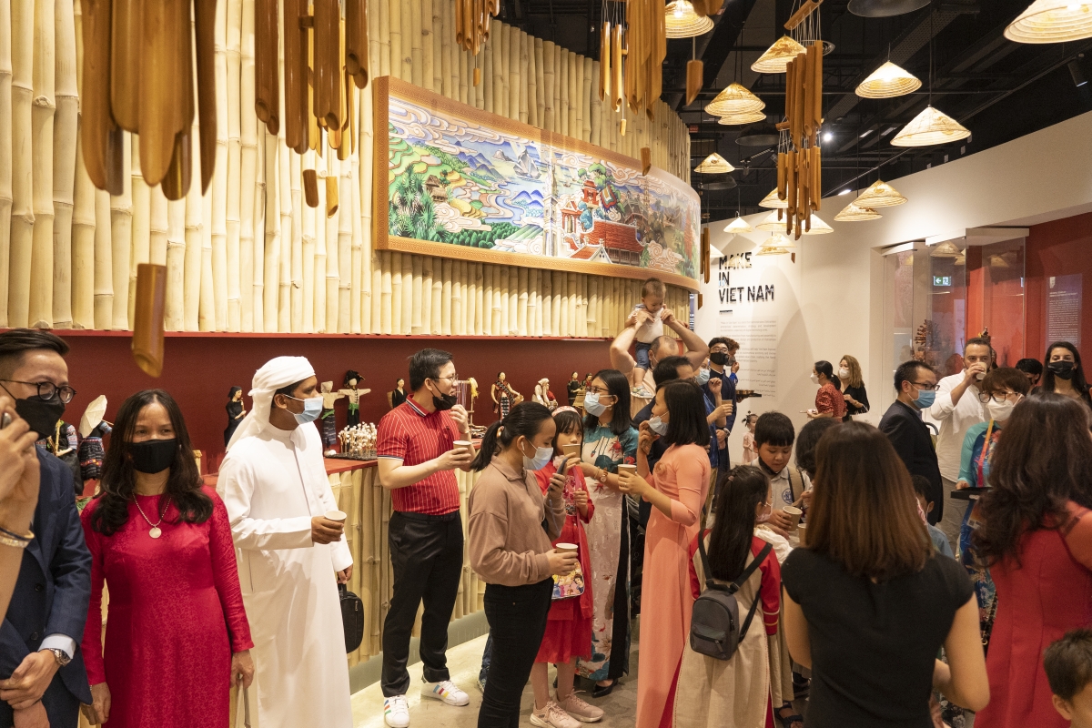 Lễ khai trương thu hút đông đảo các vị khách mời, các doanh nghiệp và kiều bào Việt Nam tại UAE
