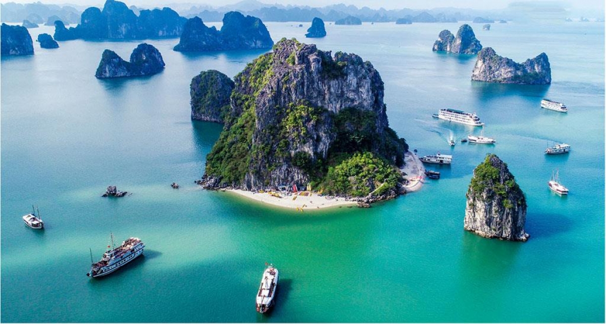 Vịnh Hạ Long - Thắng cảnh du lịch hàng đầu Châu Á 2021